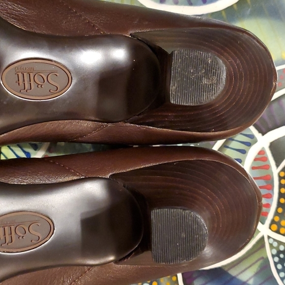 Sofft Brown Pumps w/Button Embellishments - Picture 8 of 10